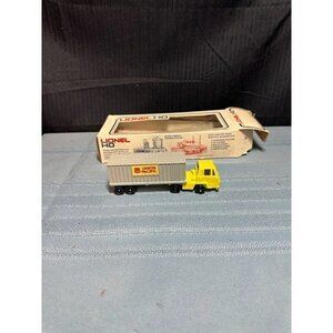 Lionel Union Pacific Work Semi Truck Grey and Yellow With Box